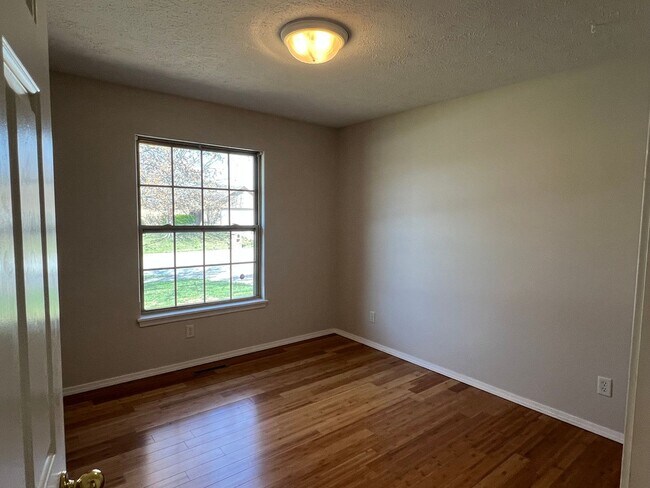 Building Photo - 3 Bed / 2 Bath in the Heart of Nixa