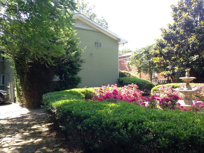 Building Photo - Briarcliff Court Condos