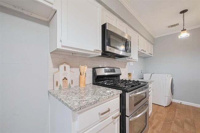 Building Photo - 6452 Kentwick Dr