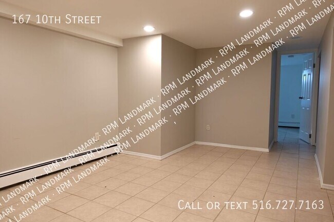 Building Photo - 167 10th St