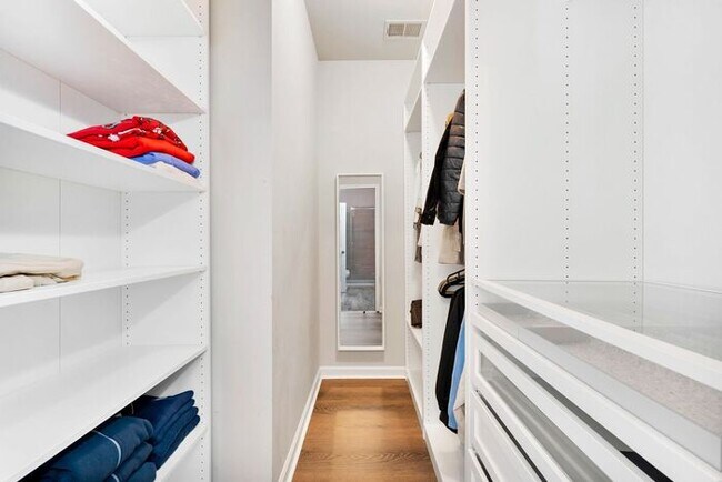 Building Photo - 7015 Blackthorn Ln