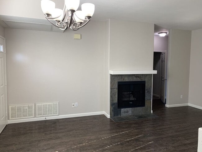 Building Photo - Sabre Springs Top Floor Condo with Carport