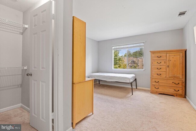 Building Photo - 5705 Chapman Mill Dr