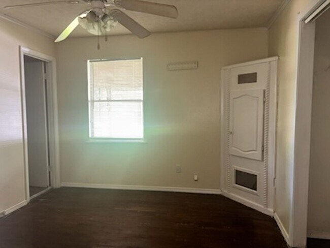 Building Photo - 5076 London Ln