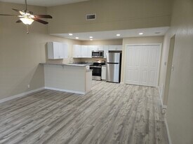 Building Photo - 123 N Glenwood Dr