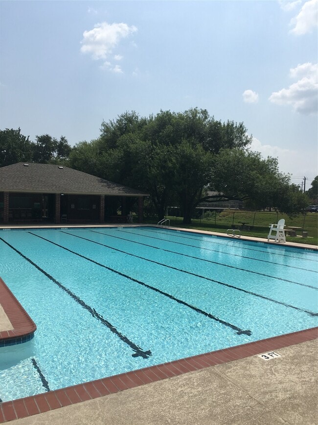 Building Photo - 3010 Beecave Dr