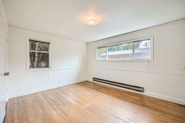 Building Photo - Ideally Located 3 Bed 2 Bath Lake Forest P...