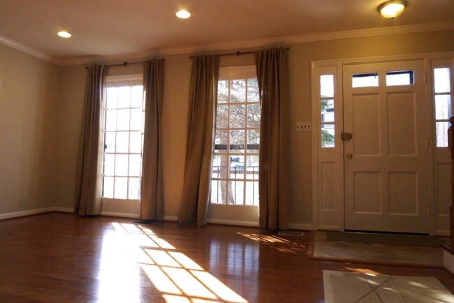 Building Photo - 2925 Espana Ct