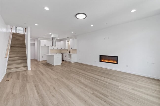 Building Photo - 2015 W 9th Ave