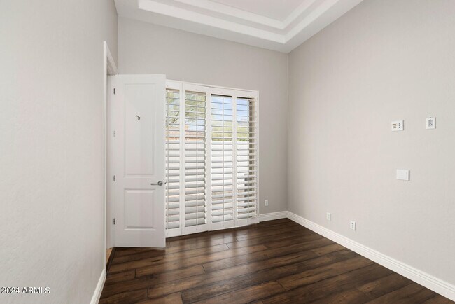 Building Photo - 9901 E Edgestone Dr