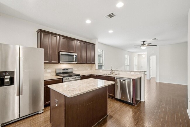 Building Photo - 212 La Dera Dr