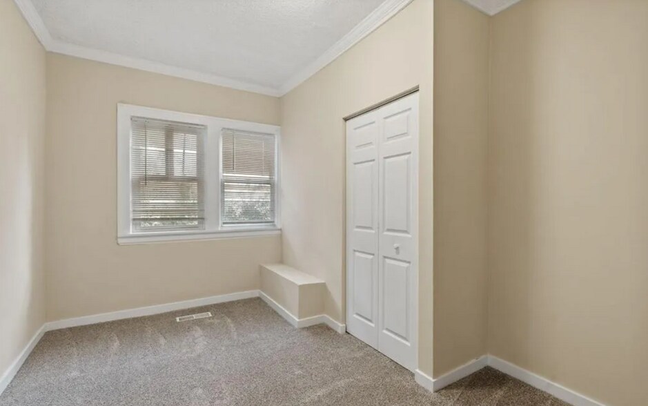 Building Photo - 2915 Lyndale Ave N