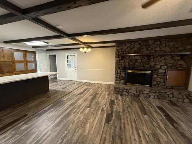 Building Photo - 210 Worthey Trail