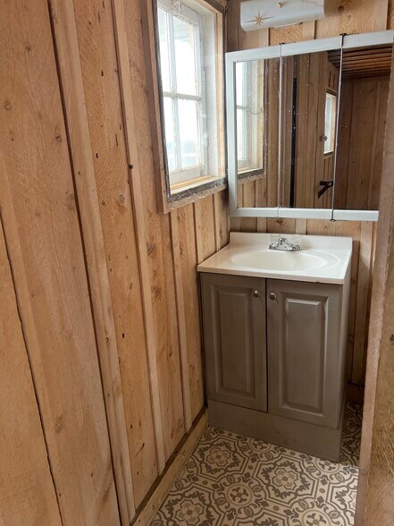 Building Photo - 810 Watt Canyon Rd