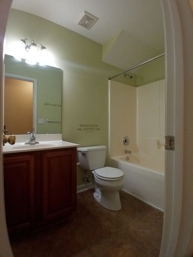 Building Photo - 565 Batty Way