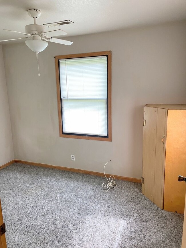 Building Photo - 3 Bed 2 Bath Home with 2 Car Garage