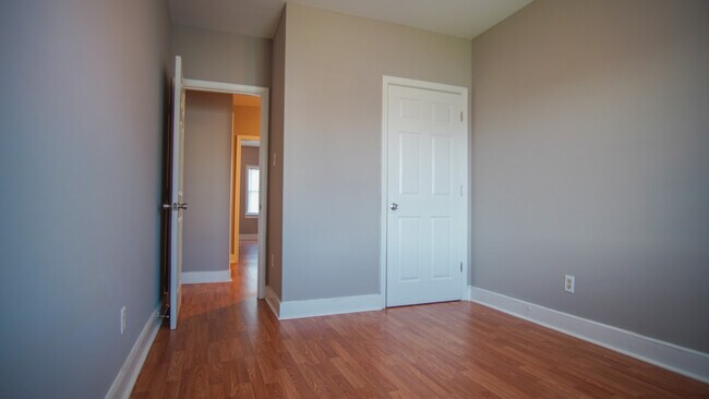 Building Photo - 1218 Bainbridge St