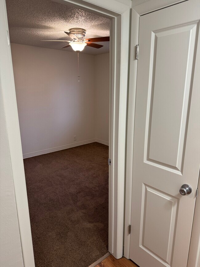 Building Photo - Magnussen Apartments