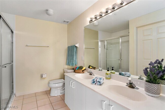 Building Photo - 519 Roma Ct