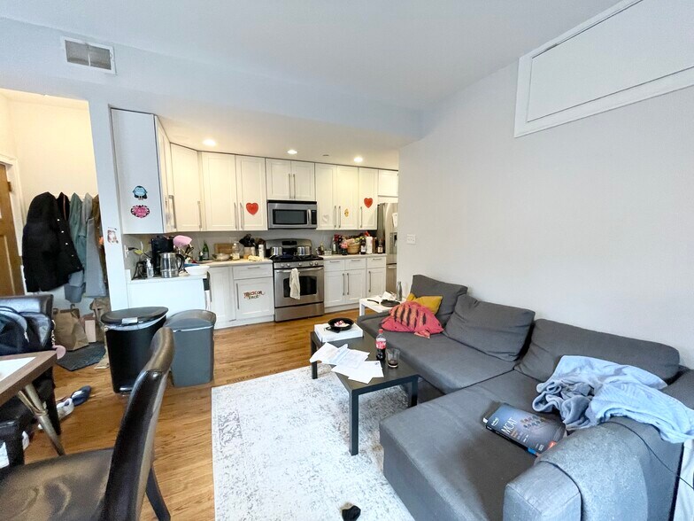 Building Photo - 800 Parker St