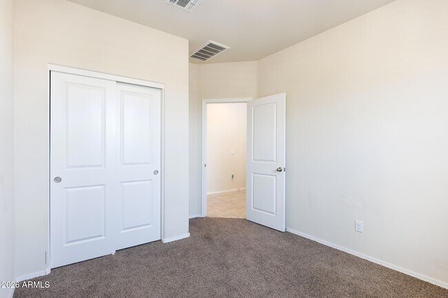 Building Photo - 1075 W Avalon Canyon Dr
