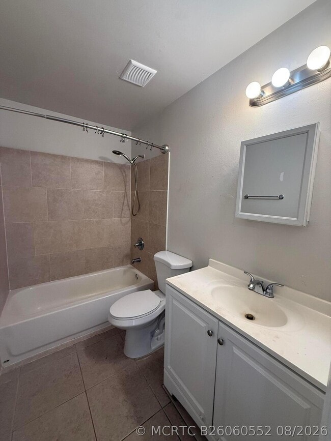 Building Photo - 5006 Sanibel Ave