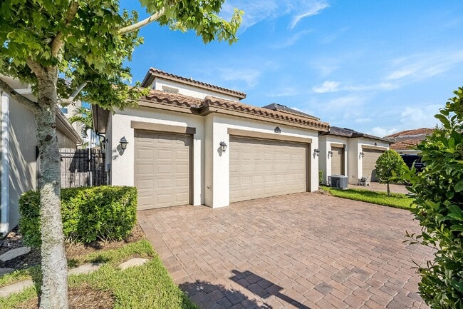 Building Photo - Live in the gorgeous, desirable Arrivas Vi...