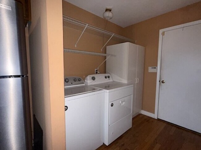 Building Photo - Single Family Townhouse with Garage