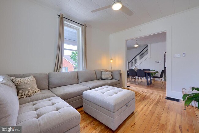 Building Photo - 136 E Harrisburg Ave