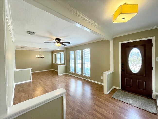 Building Photo - 15006 Elmont Dr