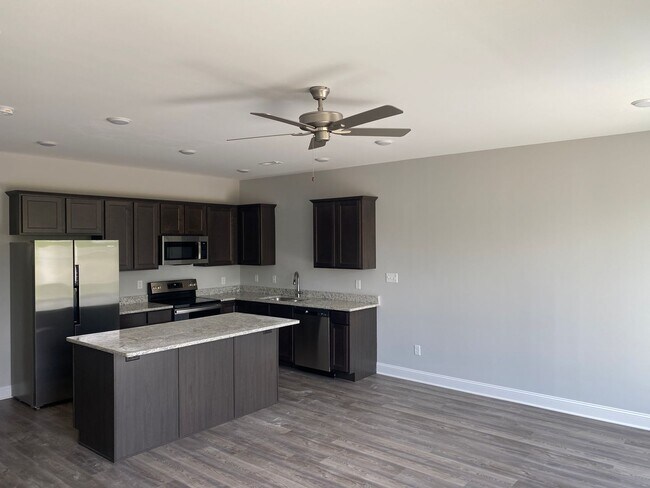 Building Photo - Spacious 3BR Townhome with Modern Finishes & Lawn Care Included!