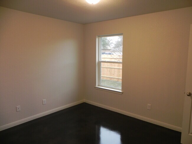 Building Photo - 1423 Natchez Trl.