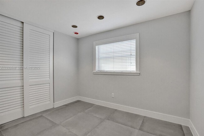 Building Photo - 902 Mandarin Isle