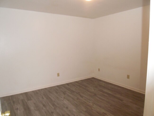 Building Photo - C188