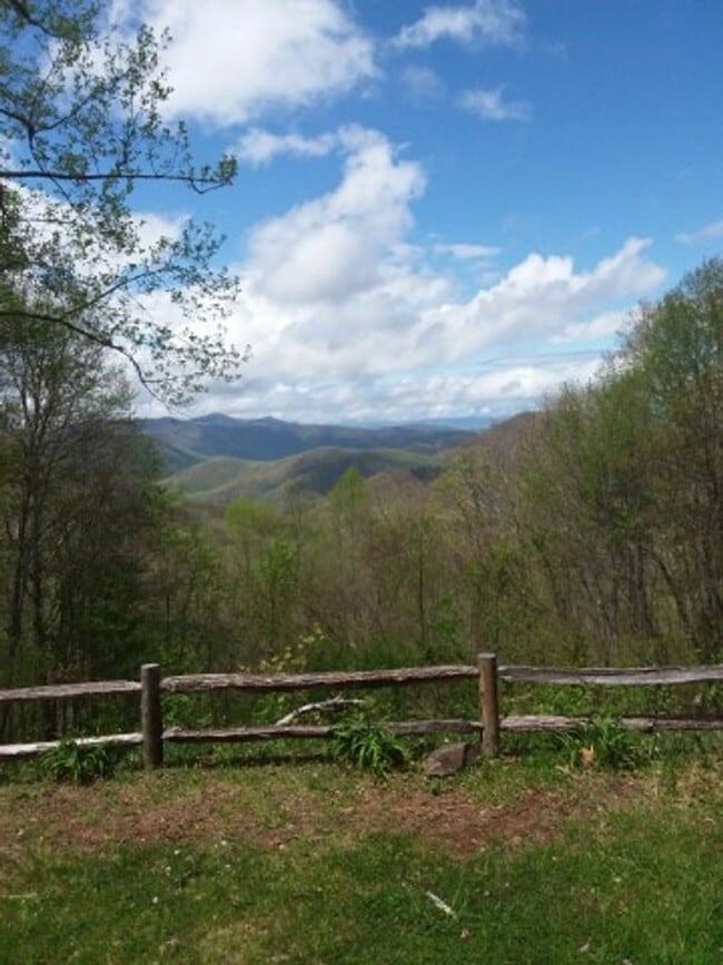 Building Photo - $1,500 - 2 Bedroom / 2 Bath Fully Furnished Cabin with an Amazing View in the Pumpkintown Community