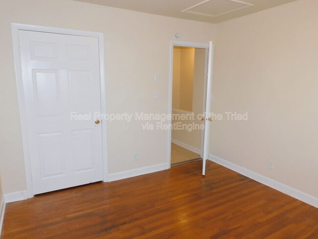 Building Photo - 2405 E Florida St