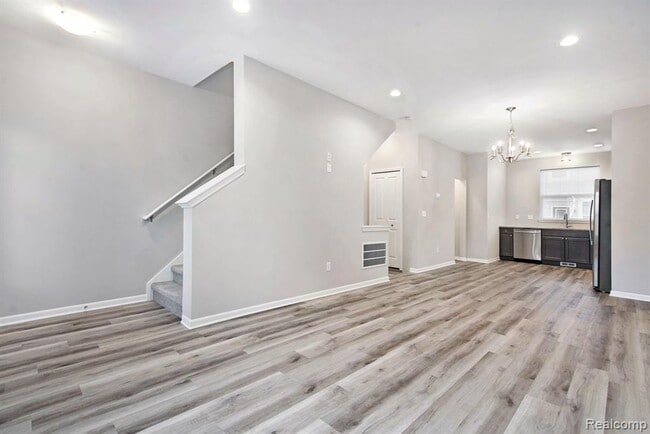 Building Photo - 557 Anne Ave