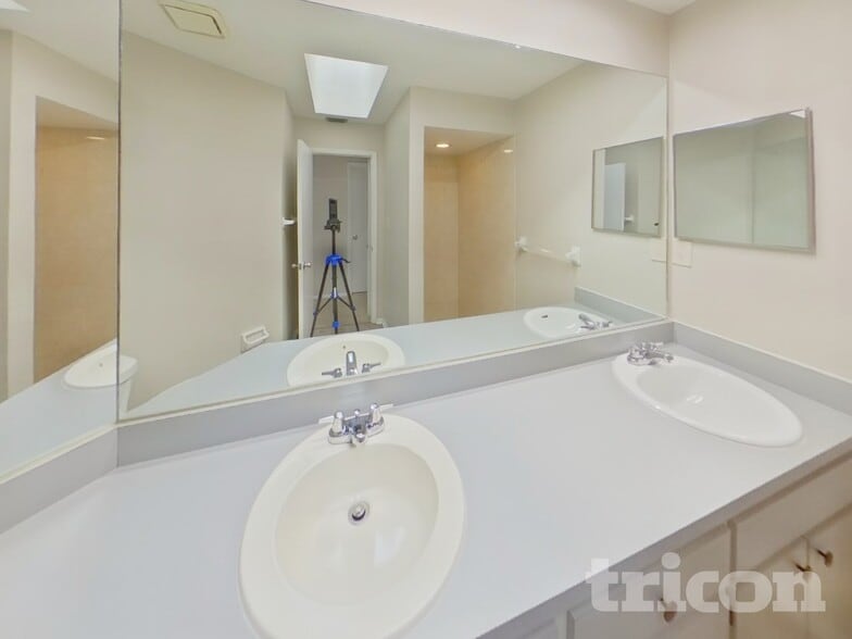 Building Photo - 1203 70th Dr E