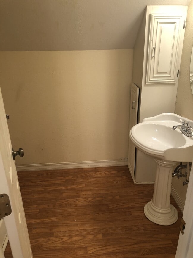 Building Photo - Duplex located in College Hill