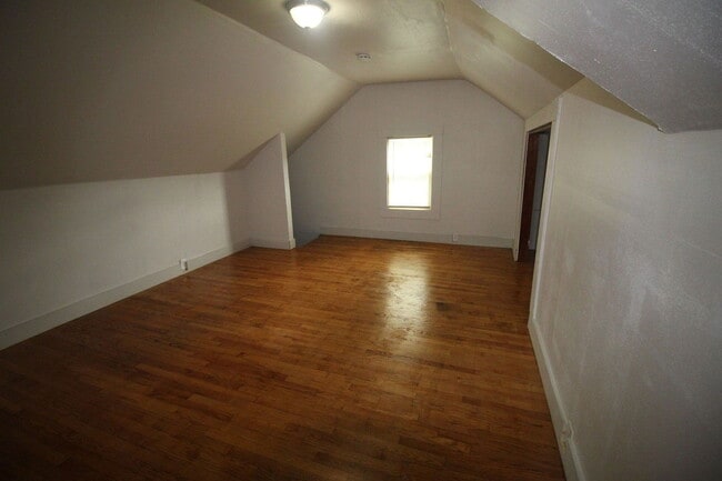 Building Photo - 3215 W Auer Ave