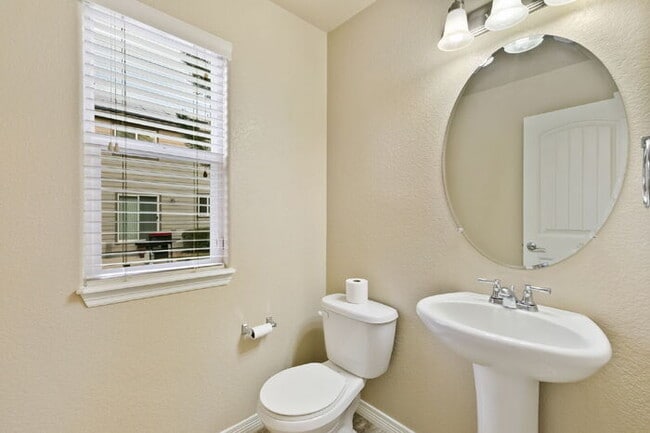 Building Photo - Spacious 3-Bedroom Home with Central A/C Near Fort Carson & Peterson