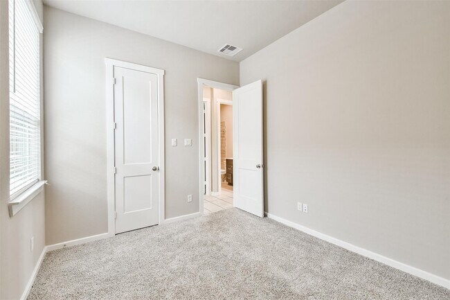 Building Photo - 27025 Sofia Forest Dr