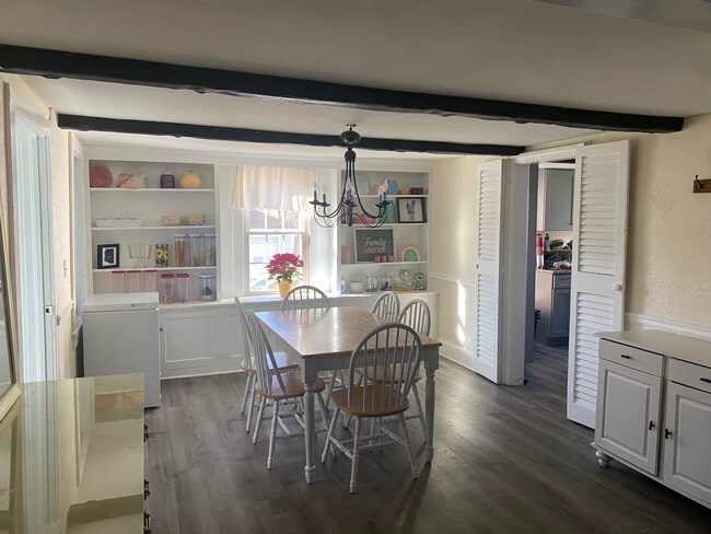 Dining area - 24 S Main St