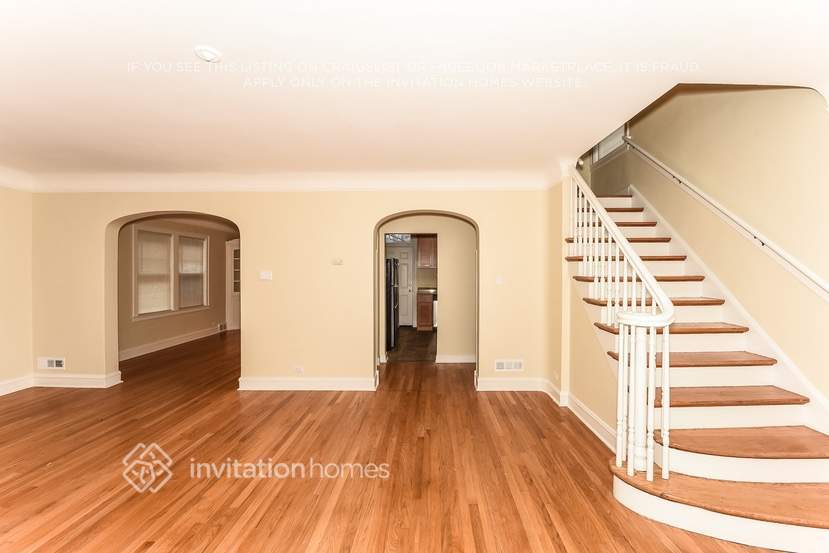 Building Photo - 9201 S Claremont Ave