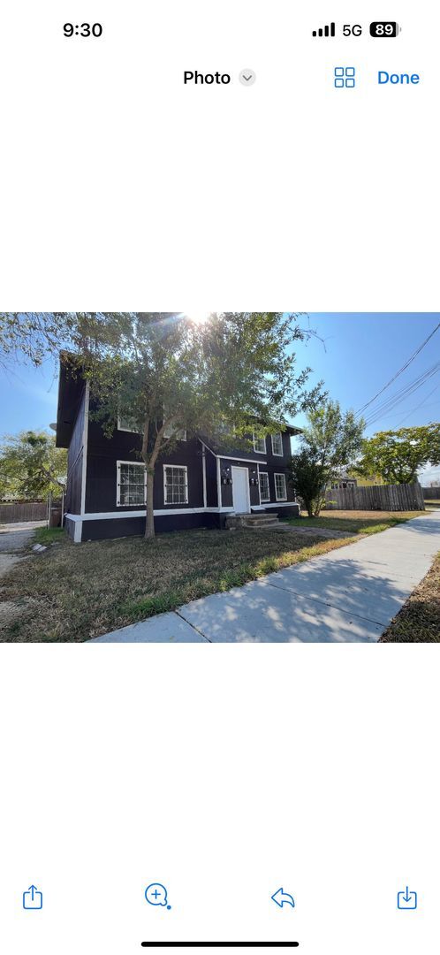 Building Photo - ONE BEDROOM APT WITH WATER PAID