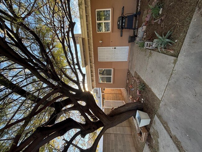 Building Photo - 809 N 9th Ave