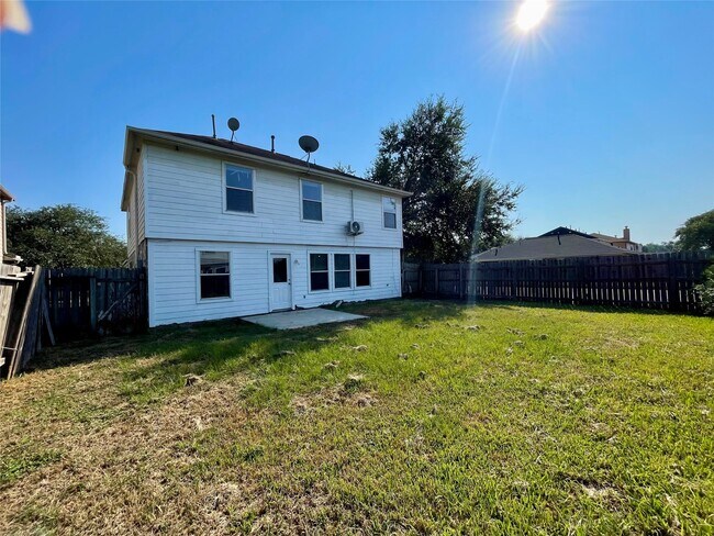 Building Photo - 7303 Foxshadows Ln