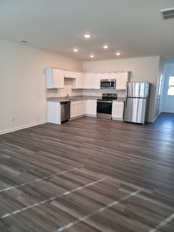 Building Photo - 2062 Gln Xing Dr