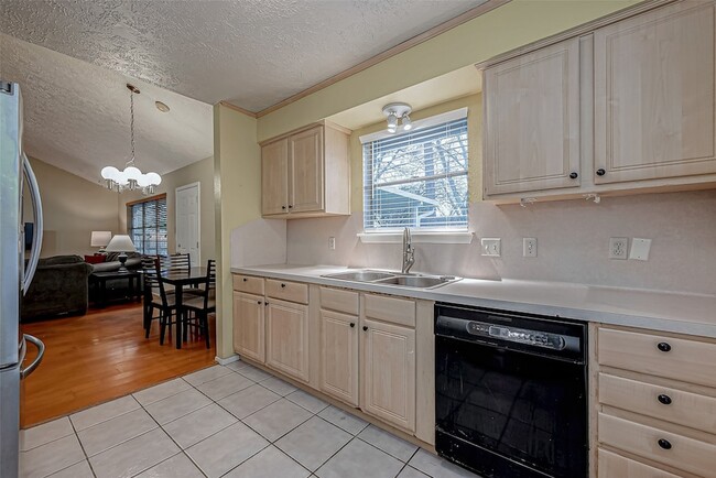 Building Photo - 2122 Heritage Colony Dr