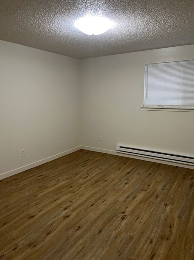 Building Photo - Meeker Creek Tri-Plex